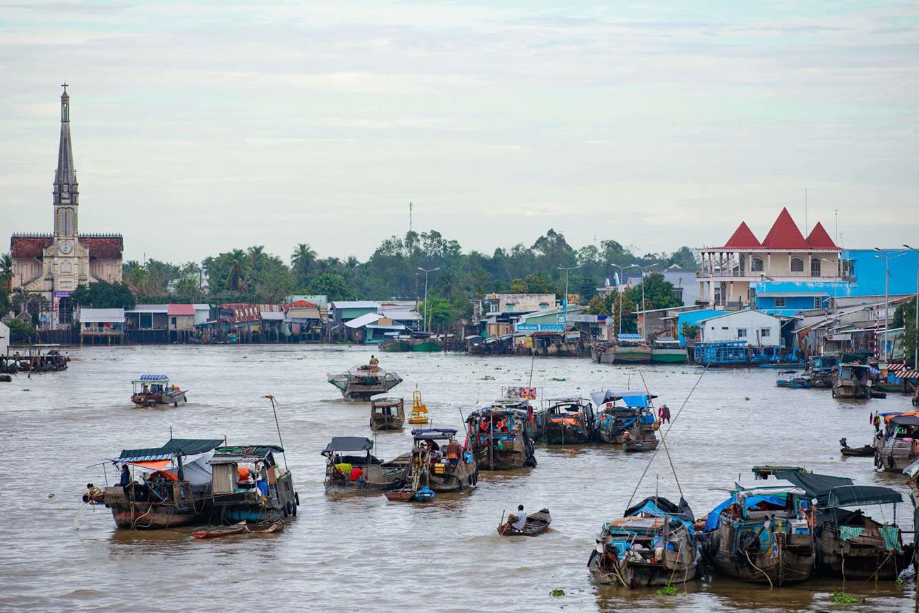 CHỢ NỔI CÁI BÈ – “THƯƠNG TRƯỜNG” TRÊN SÔNG VÔ CÙNG ĐỘC ĐÁO